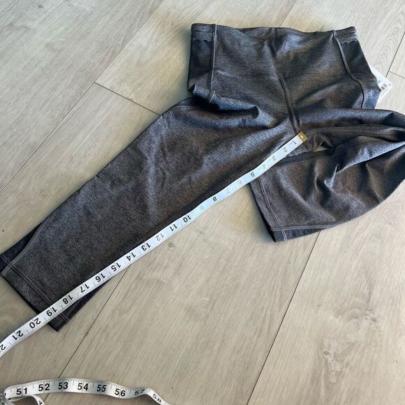 Lululemon free runner crop leggings size 6 - Picture 6 of 8